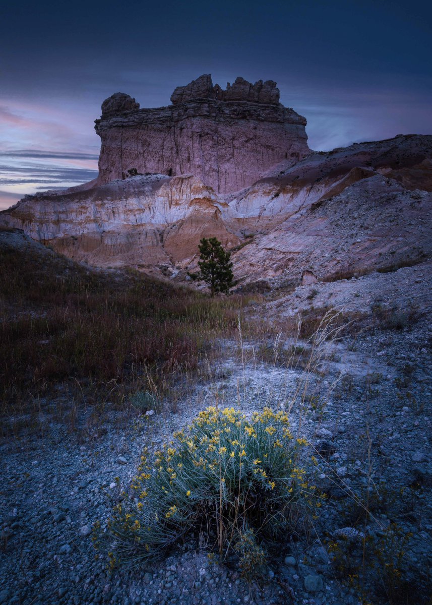 outsidebadly's tweet photo. Half a year later, I finally got around to editing this image to where I want it to be.

Castles Butte, South Dakota.

#SouthDakota #visit605 #blackhillssd #badlands #photography #CanonFanPhoto 
#landscapephotography #visitsouthdakota https://t.co/1640rwJ4Vy