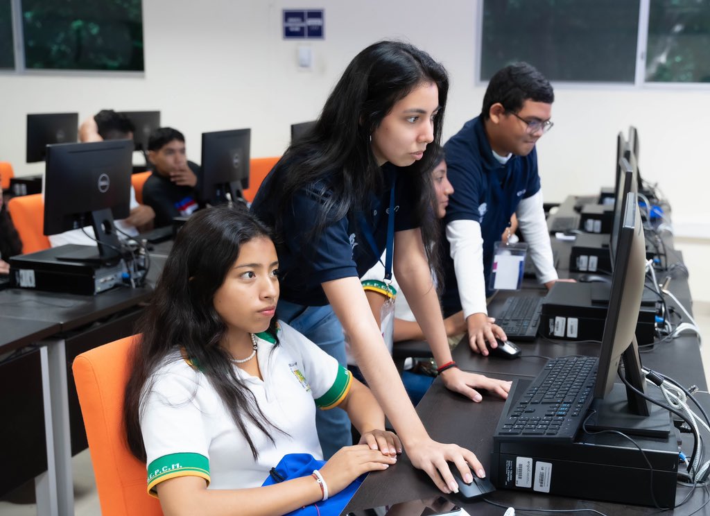 widsespol's tweet photo. ¡Gracias a todas las escuelas que asistieron a nuestro taller WiDS Next Gen!🎉 Esperamos haber despertado el interés de muchos en el fascinante mundo de la Ciencia de Datos. ¡Sigamos explorando juntos!💜 👩🏻🏫
#SheScience #SheSTEM #NoBarriersInData https://t.co/rZkwOdPXzl