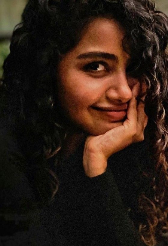 " खुदा ही जानें तेरी नजरों का सितम ,
      हम तो मुसाफिर हैं चंद लम्हों का ठिकाना हमारा !!