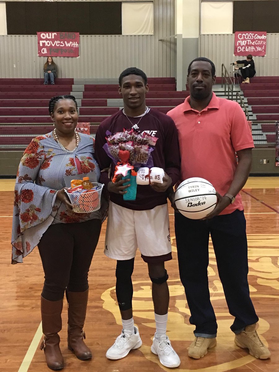 Everyone please help us welcome a former Sandie <a href="/Tyrin_3/">Tyrin🎯</a> back to Grapeland! Tyrin will be coming back as our new assistant coach. This is a huge addition to our program and someone that we are very excited to have back!

<a href="/hoopinsider/">Hoopinsider</a> <a href="/juwandlee/">Juwan Lee</a> <a href="/BrandonOSports/">Brandon Ogden</a> 

#EarnTheRight