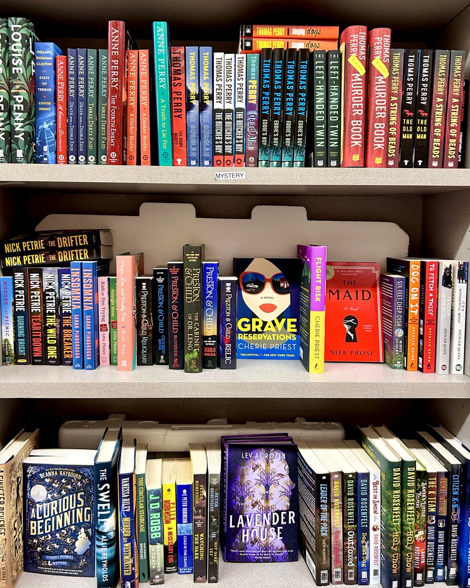 Happy #MondayMystery! Keep cool and stay inside with a good book today!😎
#indiebookstore #shoplocal #tucson #bookworm #booklover #shelfie #mysterynovel #bookseries