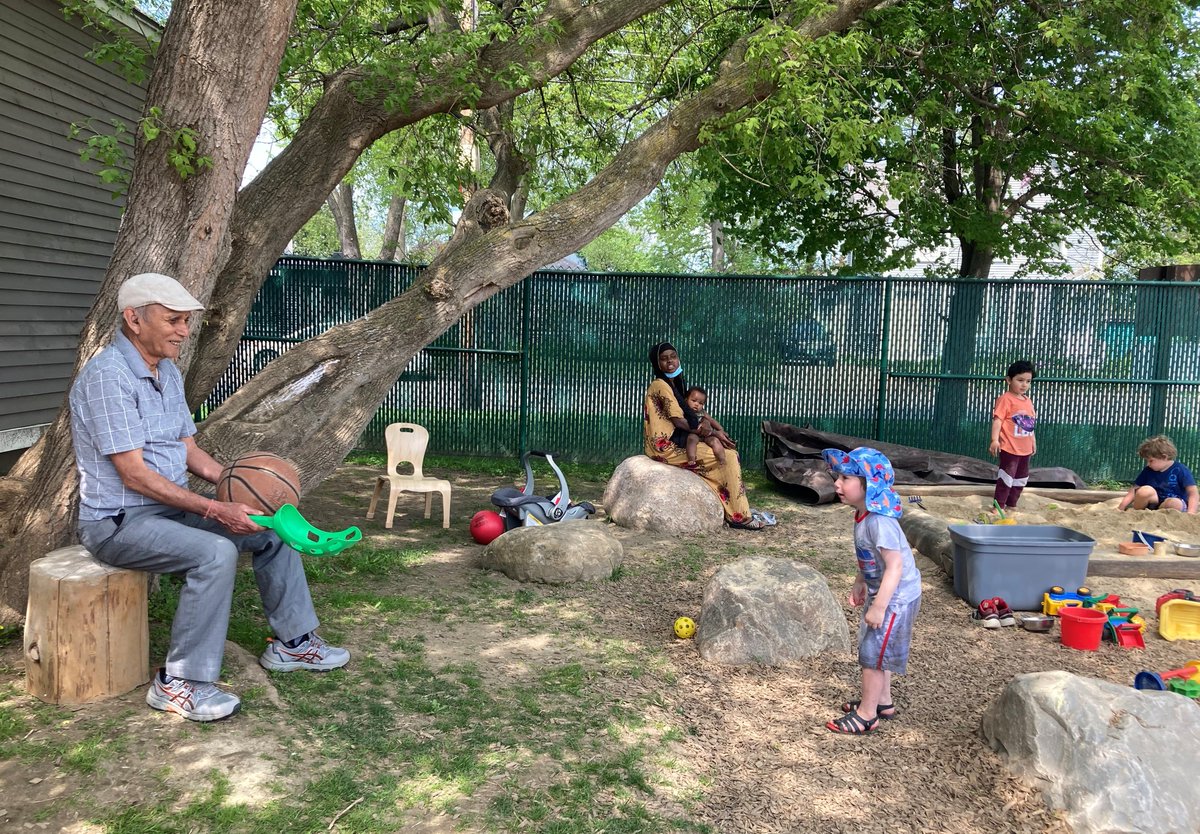 cvheadstart's tweet photo. Head Start is here to support parents &amp; families, as much as kids!👩‍🍼 We want to hear from you &amp; have parents get involved in CVHS programs.

There are many volunteer opportunities for parents, including in the classroom &amp; as community representatives for CVHS Policy Council 📝 https://t.co/CW7un9RK2i