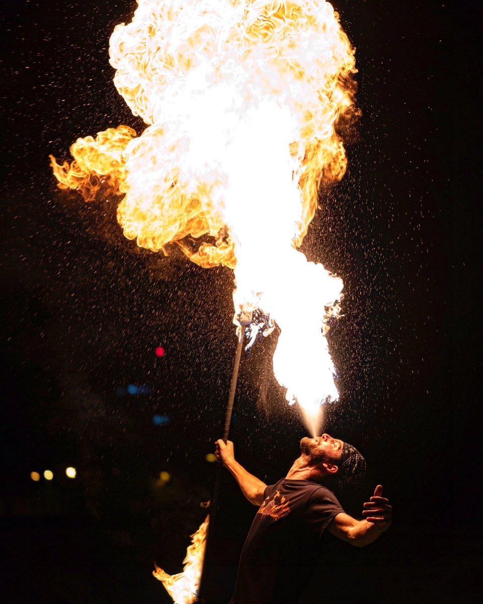 AmorFlammis's tweet photo. Let your inner fire out with #AmorFlammis 🔥

Visit https://t.co/CKmenbDQup ✨

#firestaff #sparkstaff #cagestaff #fireperformance #fireshow #fire #romania #devilspopcorn #livefireshow #firemanipulation #acting #firebreathing https://t.co/RsLO0oQxeY