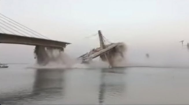 AzmathAliAnsari's tweet photo. Meanwhile in Bihar: The under-construction bridge collapsed.
Total cost: ₹1750 crore
It is really bad 😞 news…. https://t.co/RTMis3GXBD