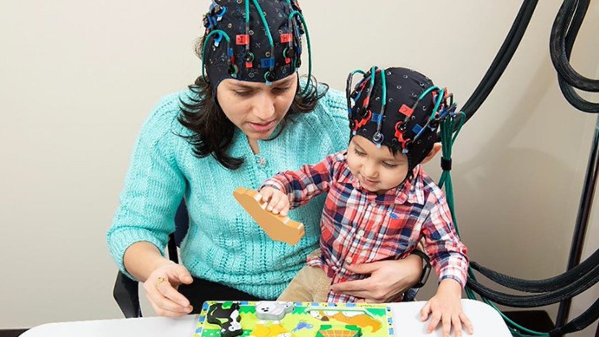 A group of investigators from Pitt Psychiatry have published a study that is among the first to demonstrate that positive, synchronous mother-child play in the first years of life supports mother-child co-regulation of child neural activity. bit.ly/3Cayfxl