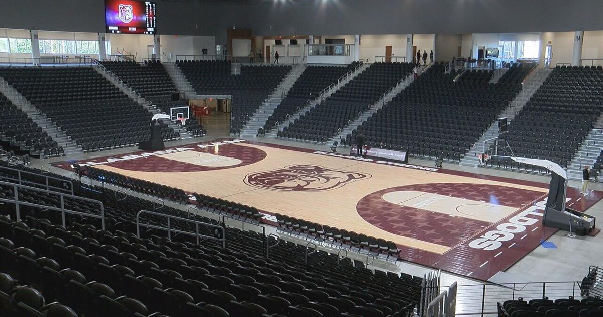 TRKTHSVG's tweet photo. @HCWillieSimmons The classic black seats… It looks great on TV and it doesn’t tacky for other events. https://t.co/nLiWpn5WBO