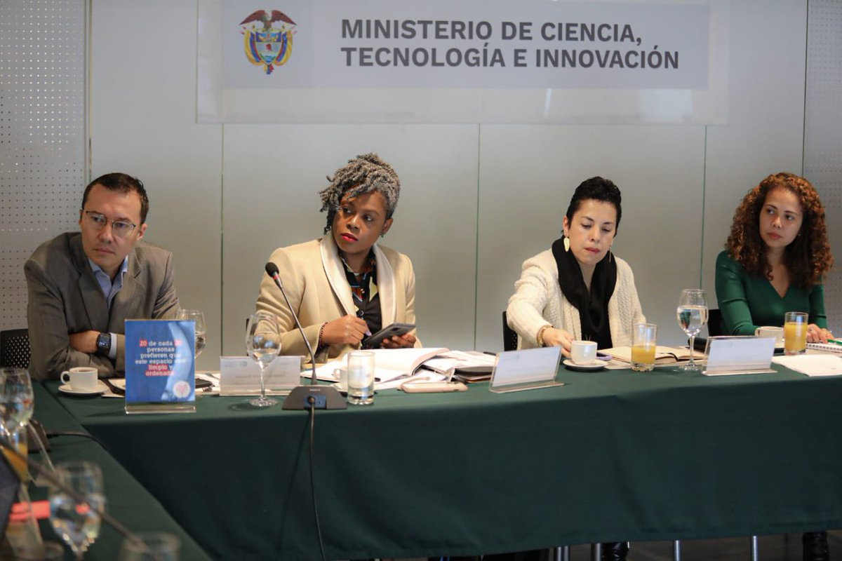 Mineducacion's tweet photo. #Hoy | La ministra @AuroraVergaraF1 participó en el encuentro con el Consejo Nacional de Ciencia, Tecnología e Innovación - #CONACTI, en el cual se socializaron los retos del Sistema Nacional de Ciencia, Tecnología e Innovación (SNCTeI) a la luz del Plan Nacional de Desarrollo. https://t.co/nhqebqKXEi