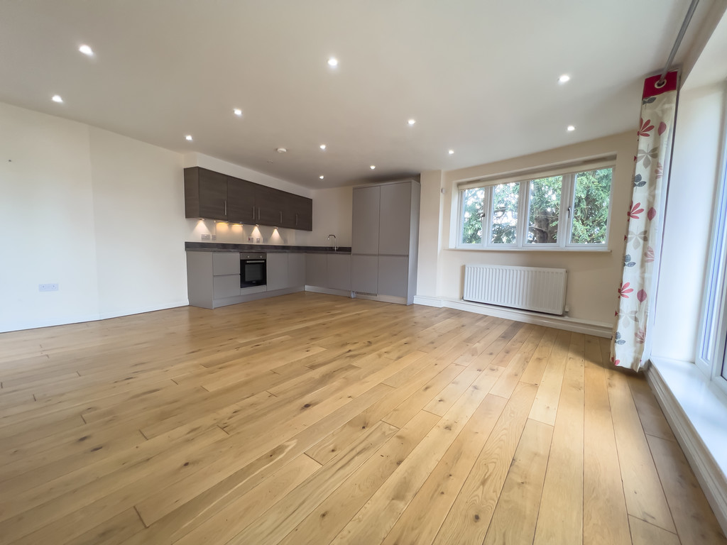 Spacious, stylish, with plenty of natural light, this second floor apartment on Maypole Road in East Grinstead offers the perfect blend of functionality and style! Don't miss your chance to view it! Contact us today.🏡 colesestateagents.com/property/maypo… #property #estateagents