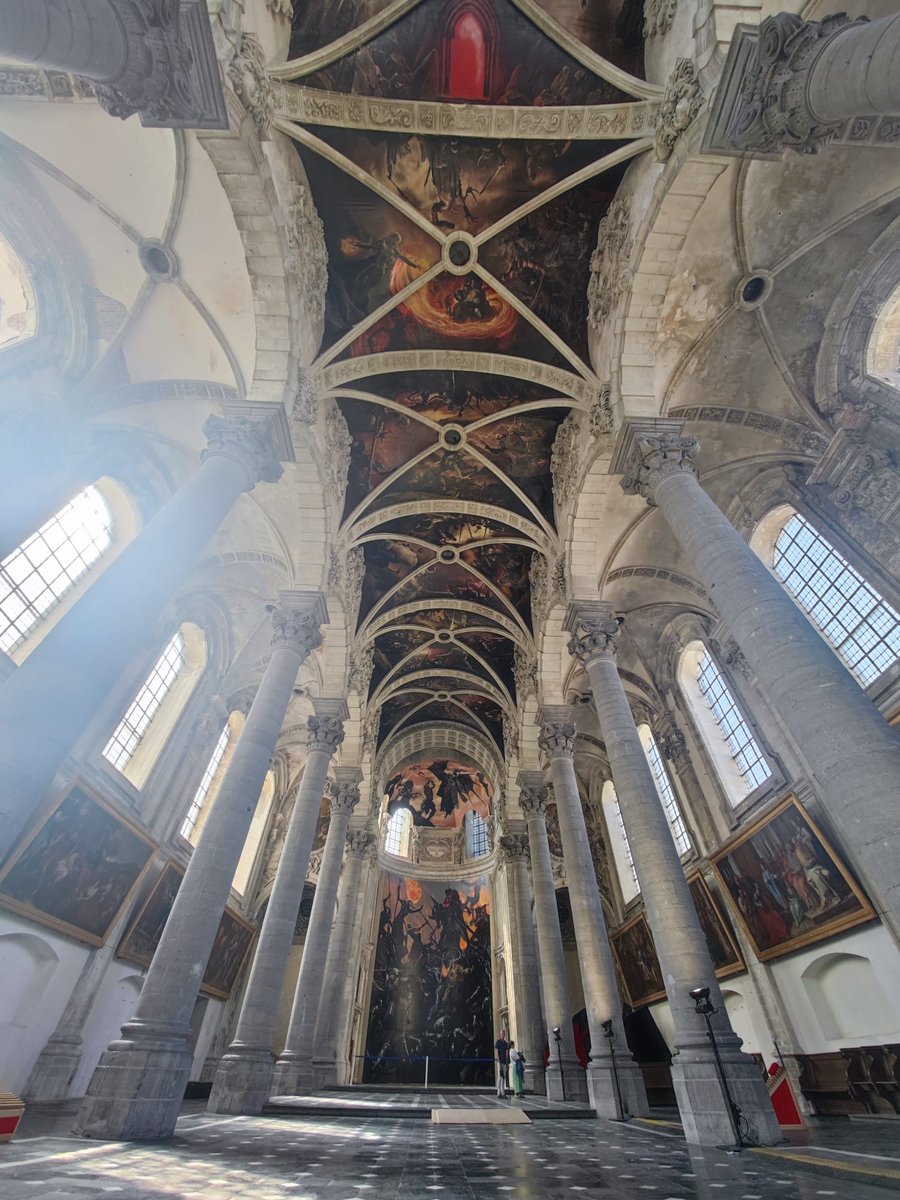 Sim0n_Web's tweet image. Je suis allé voir l’église de #DiabloIV le WE passé !😍 
J’ai pu découvrir le travail de Adam Miller (4ème photo), un peintre baroque contemporain, c’était vraiment top ! Si le sujet vous intéresse :tiktok.com/@simon_web/vid…