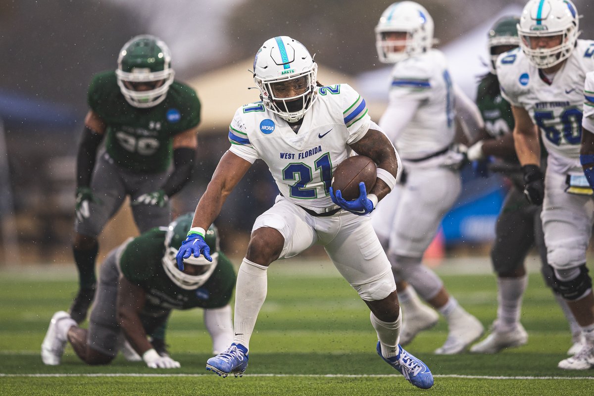GoArgos's tweet photo. Season tickets are on sale now to watch the 2023 UWF Football squad in action on Pen Air Field‼️

Hit the 🔗 https://t.co/MUQNxiZKhq or call 850-474-2746 for more info! #GoArgos https://t.co/cP6f1DW8Y8