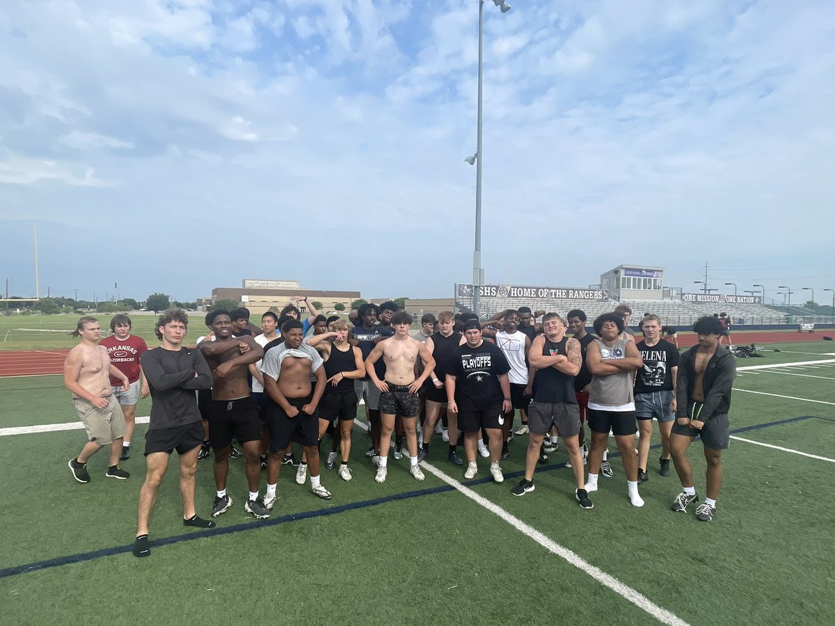 Front 7! Trench Life 💪 ⭐️ @LSHS_FBRecruits @PCnowisthetime #pctrained
