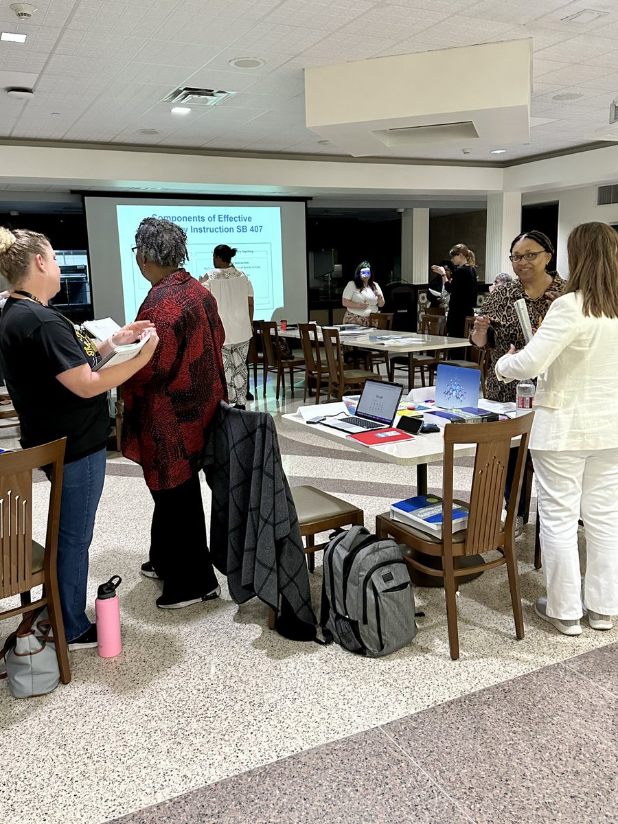 StacyManross's tweet photo. Middle School RLA teachers in FWISD are starting their summer learning with @COREInc “Adolescent Literacy Solutions” ☀️📚#FWISD #FWISDLiteracy #StrugglingReaders @FWISDT_L https://t.co/EfSiwIyjOz