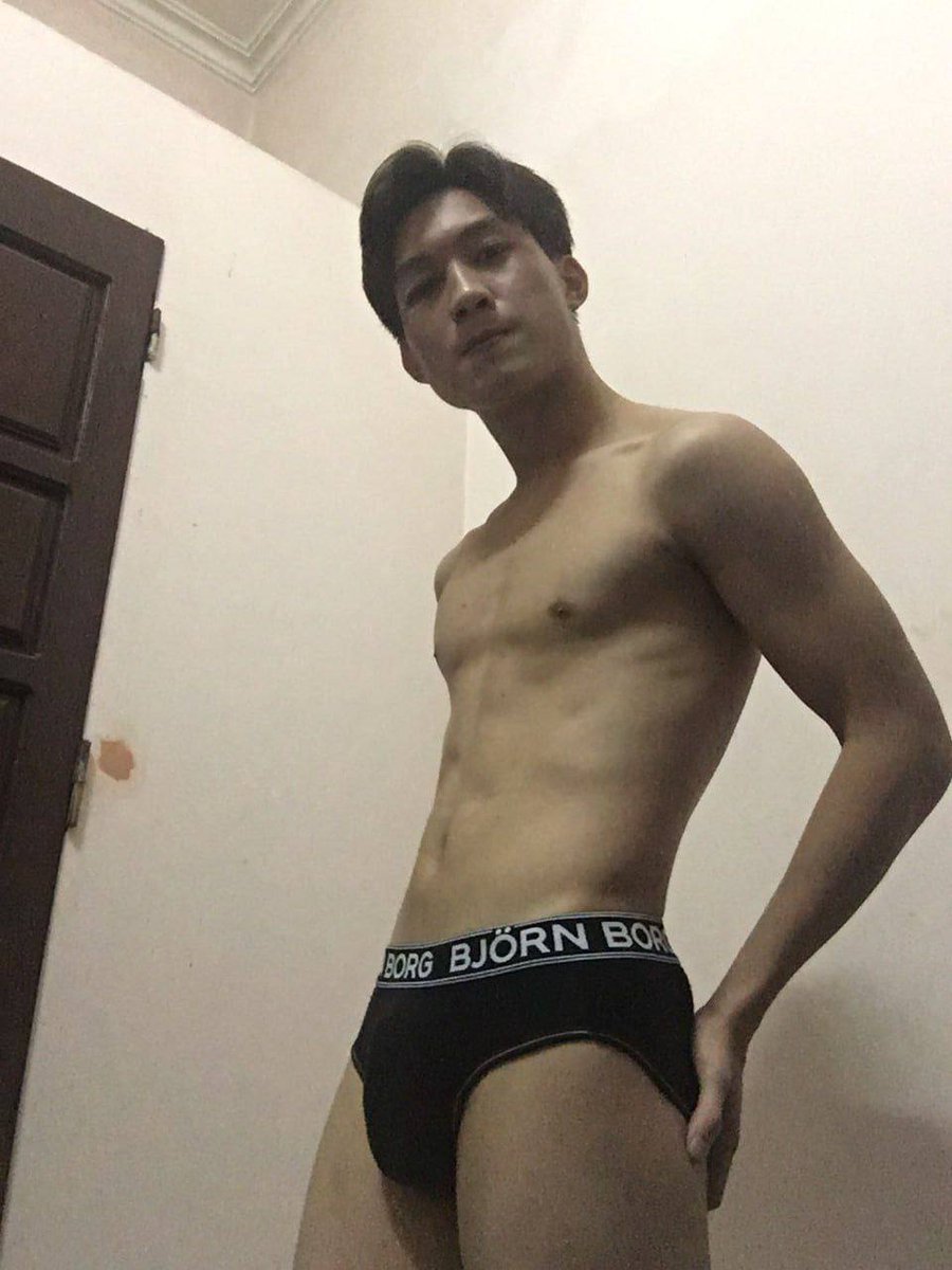 traidepcuto_12's tweet photo. Trai thẳng khoe cu ở đâu có ở đây chứ đâu xơi ik 🌚🤑💦💦 https://t.co/v2z8CGOhzB