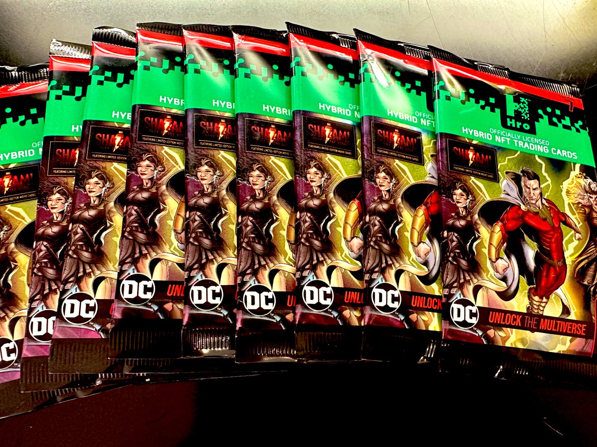 marquee005's tweet image. Buy 1 get 1 🟢 @hro Chapter 3 Hybrid cards at some @GameStop locations!! Don’t mind if I do. Been on a physicals (kickz) for a lil while now. Get it Kickz!!!! 👟 @rtfkt and #Bsidekickz . Let’s get to ripping!!  #HRO #DCComics #Shazam #DC #MythicHunt