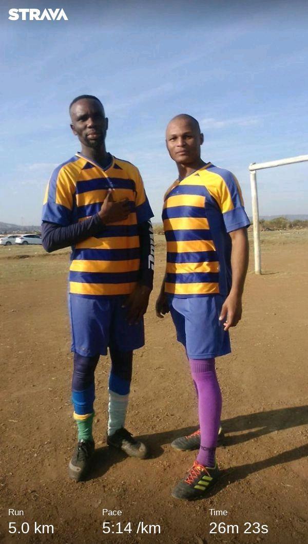 Shonnyvm's tweet photo. Post soccer match run
#IFetchedmybody2023
#IPaintedMyRun #RunningWithSoleAC #Spotrun #MrPriceEliteRun #MentalHealthMatters #fitnessjourney as we setup for the week @runner_bae @thembu_tp get well hun @ammboweni coach Themba waiting for you https://t.co/3vJgRFRCCN