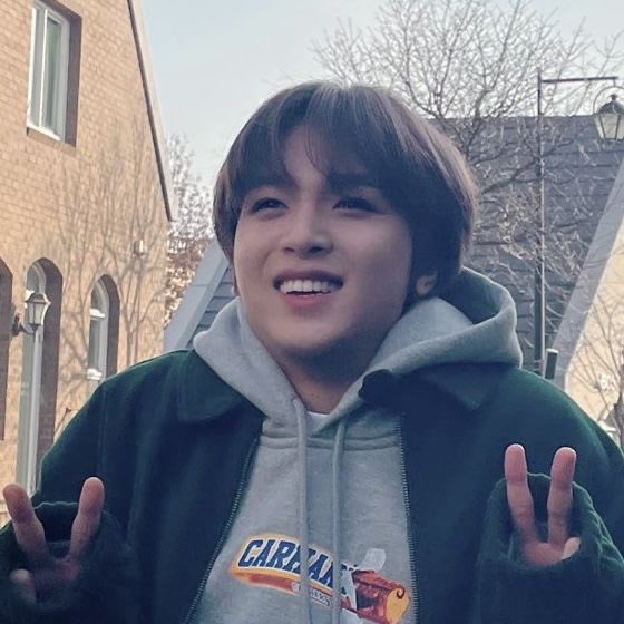 Koreaboo's tweet photo. Happy Birthday to NCT’s sunflower, Haechan! 🎂
We are so incredibly proud of you for always going above and beyond with everything you do. You deserve all the love in the world, because you are our happiness🌻
#OKAYCUTItsHaechanDay
#기다려왔잖니_쩨고의날_해찬생일
#HAPPYHAECHANDAY https://t.co/JsfuYfkKpr