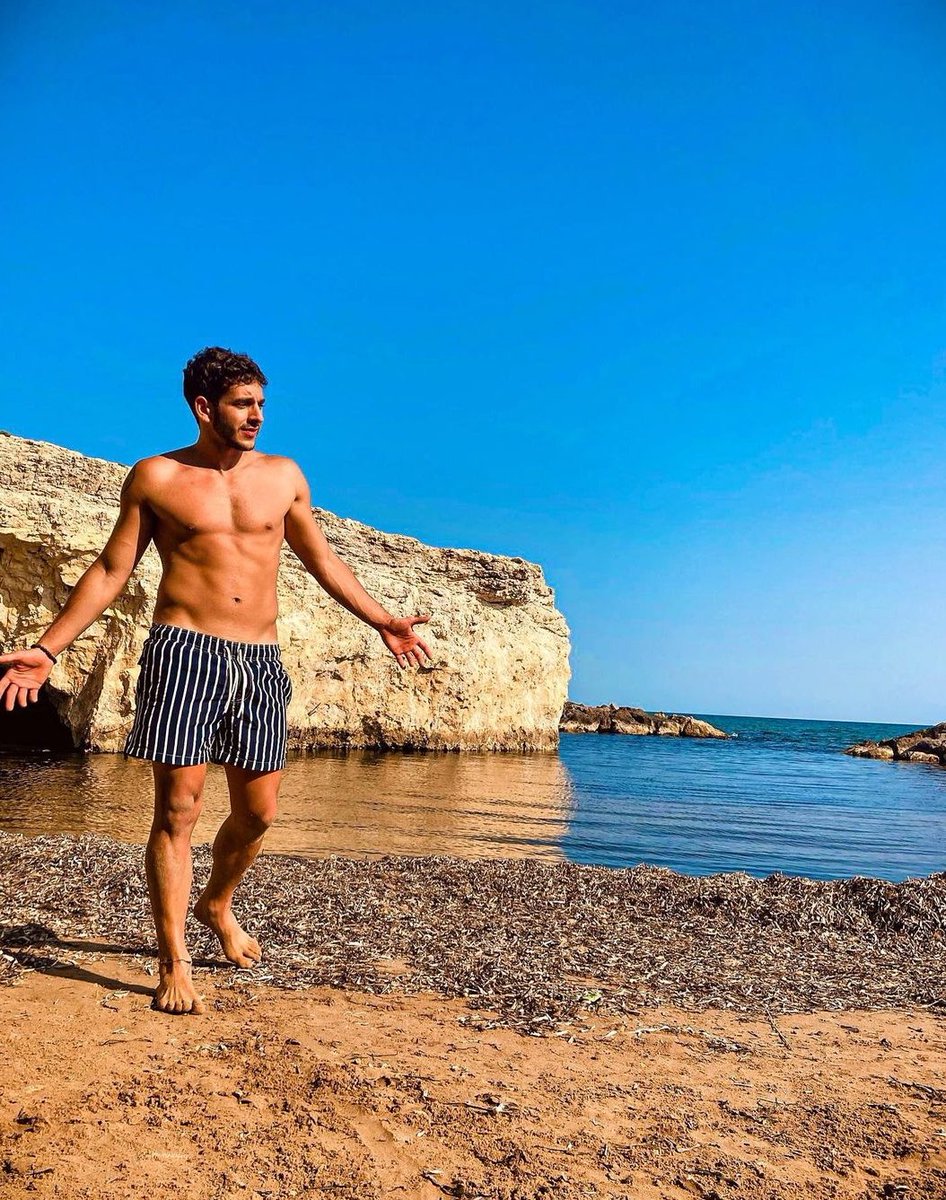 İdeal vücut ektedir.

📍Spiaggia dei Conigli