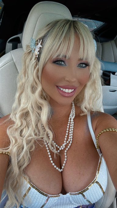 Happy Monday babes!!! Make my week 🧜&zwj;♀️&mdash;-> https://t.co/SYipuxIHZv https://t.co/zwk3mKiCCK