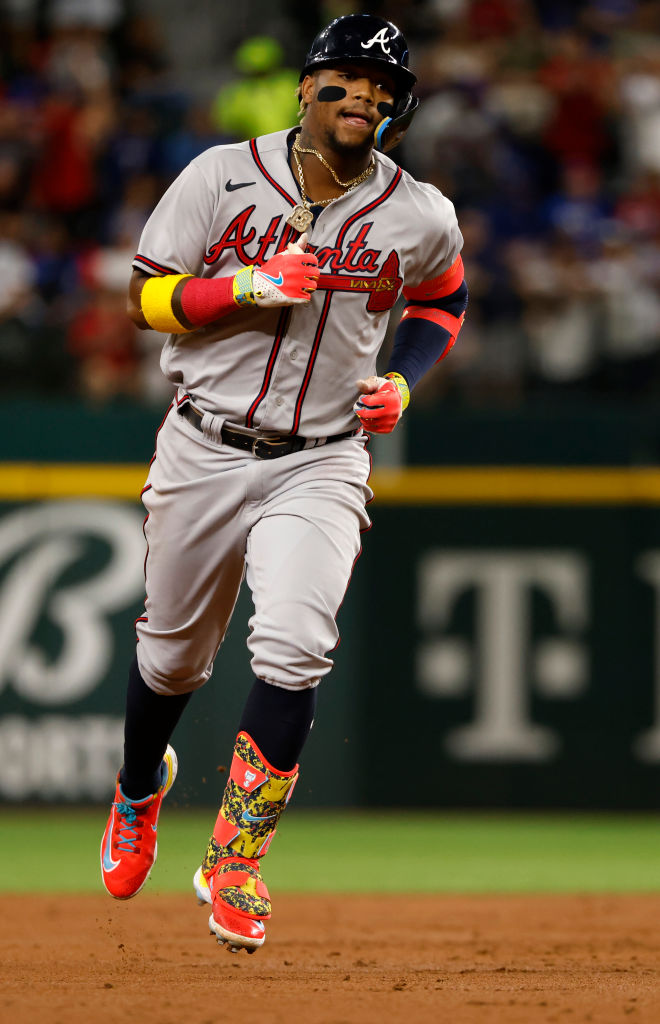 Ronald Acuña Jr;
AVG: 331 (2do MLB)
HITS: 78 (3ro LN)
Ca: 52   (líder LN)
Br: 26    (líder LN)
OPS: 970 (líder LN)
OPS+160 (líder LN)
OBP: 407 (4to LN)
SLG: 564 (2do LN)
XBH: 30 (2do MLB)
TB: 133   (2do LN)
VB: 109   (2do MLB)