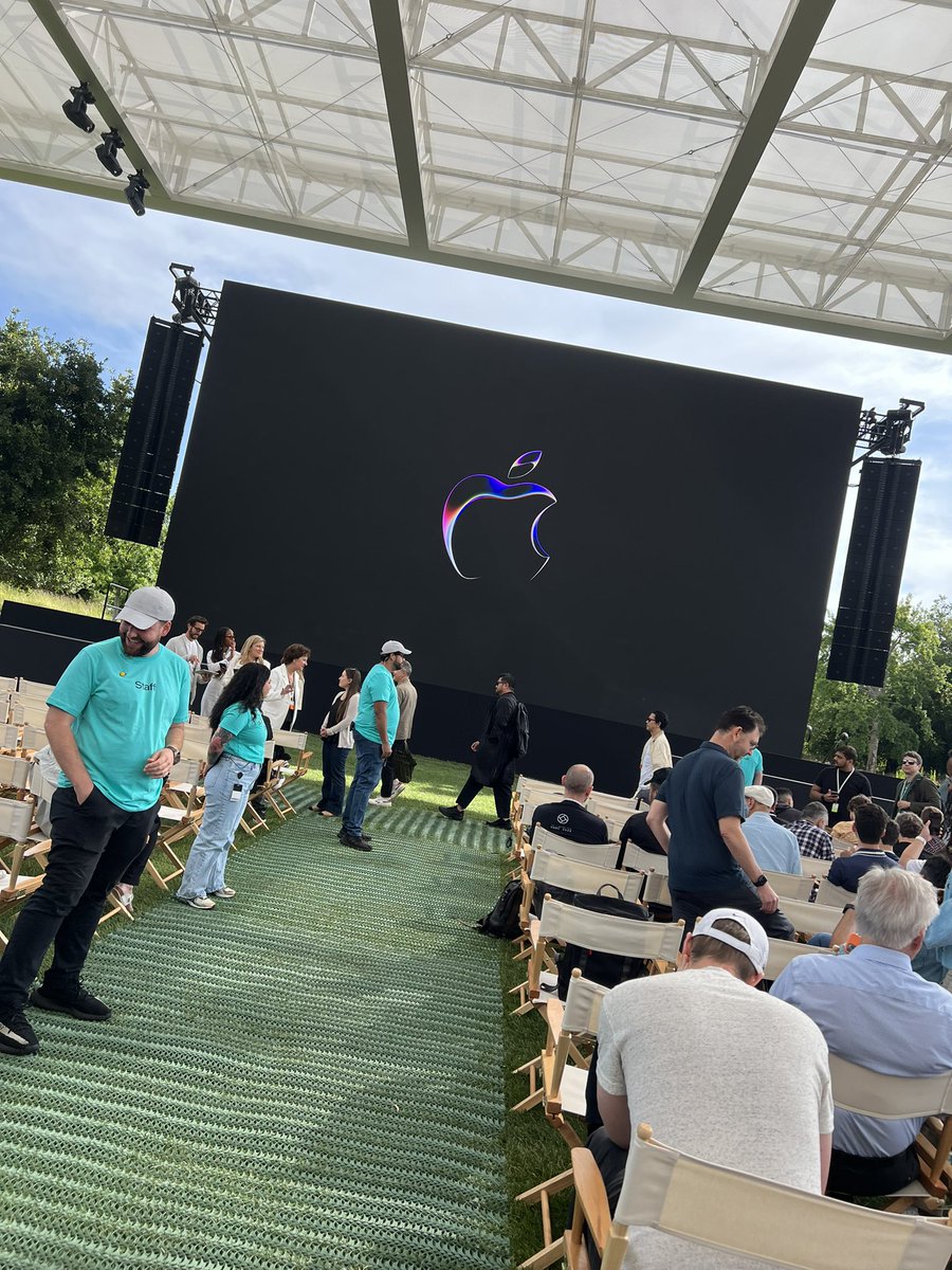 HealiumXR's tweet photo. Nerdy play date at Apple Park. #girlpower @Apple #WWDC23 @SarahMidMO #WWDC2023 #codenewworlds @NicoleLazzaro https://t.co/XfQG26iukm