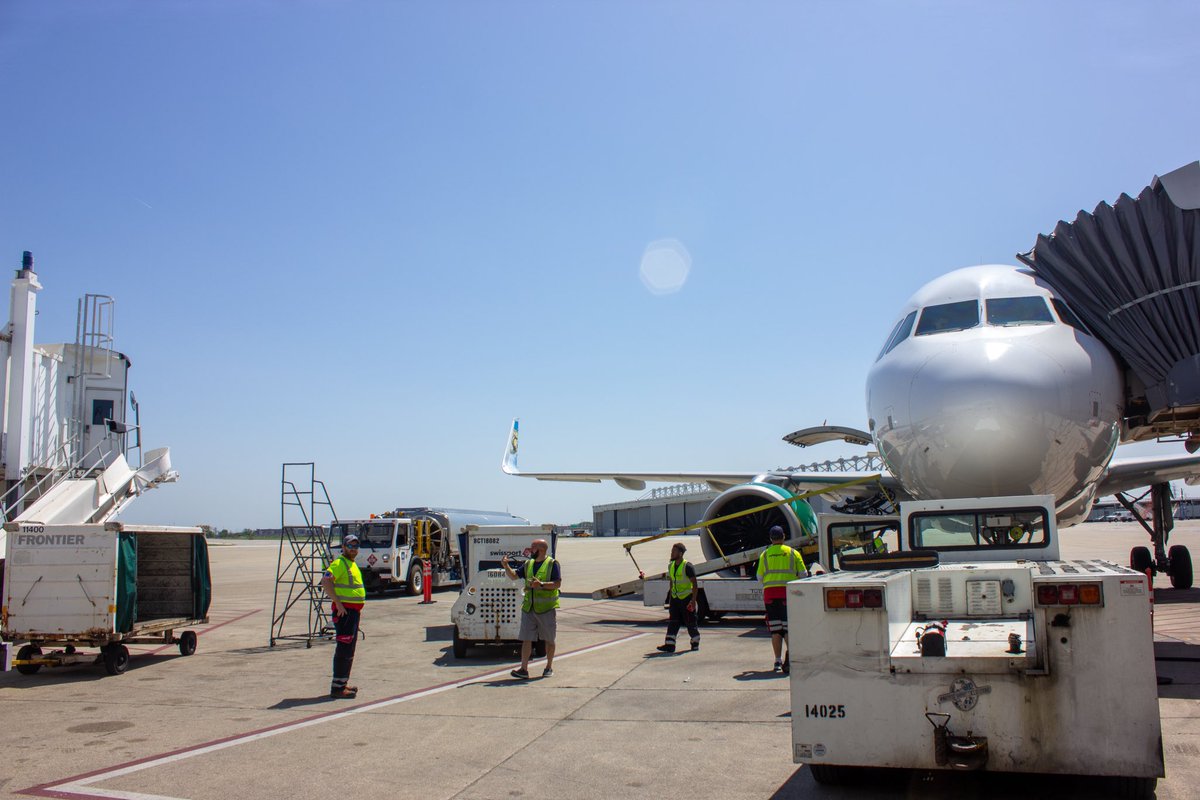 Summer on the Job #photography #clevelandphotographer #ohiophotographer #aviation #aviationphotography #ramp #ramplife #frontier #frontierbear #frontierairlines