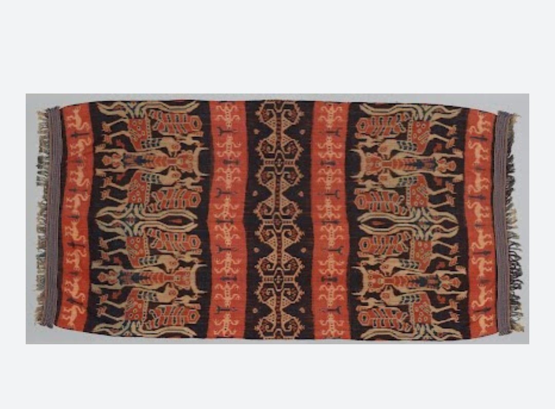Hinggi
En la isla Indonesia de Sumba, este era uno de los textiles más apreciados, utilizado solo para ocasiones muy especiales.

Y hoy, es un gran día...
Amplia la foto y en la tela podrás encontrar al #PisuergasCrocodileDay 😁
#PisuergasCrocodileExperience 

© CCO