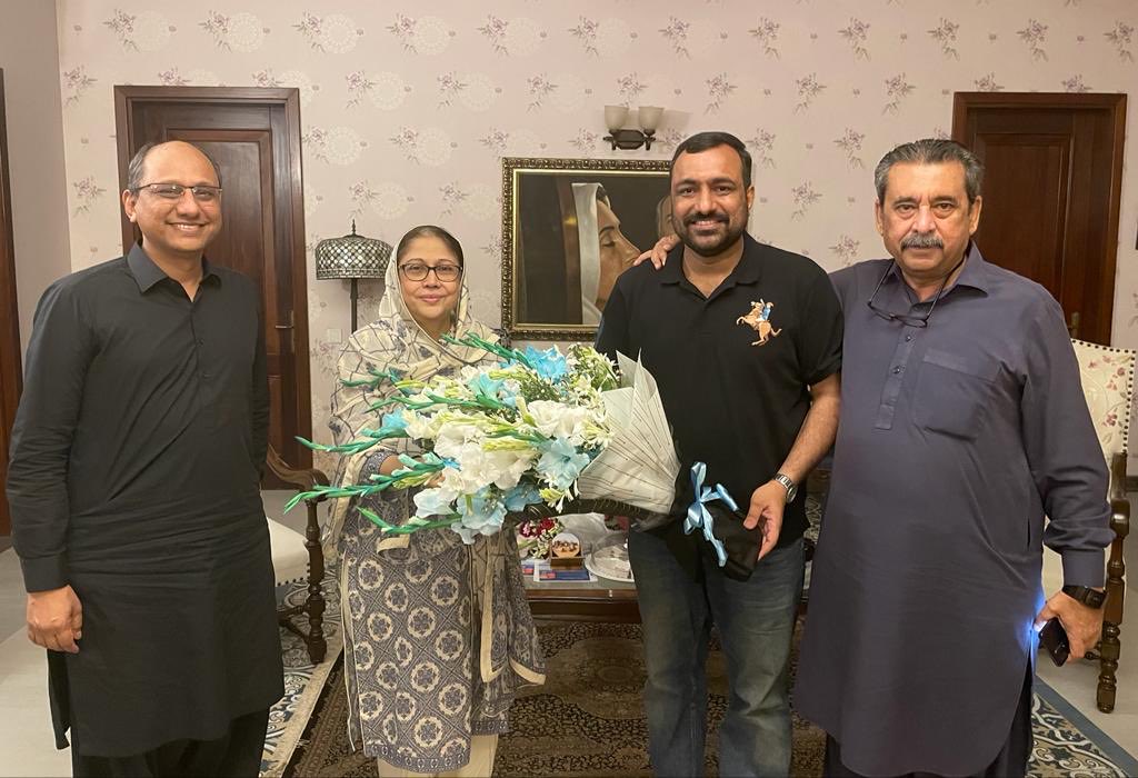 SaeedGhani1's tweet photo. Candidate for Deputy Mayor Karachi ⁦@SalmanAMurad1⁩ , candidate for Chairman Chanesar Town ⁦@FGhani22⁩ met Adhi ⁦@FaryalTalpurPk⁩ after getting party ticket for LG elections. https://t.co/knmhplNhoL