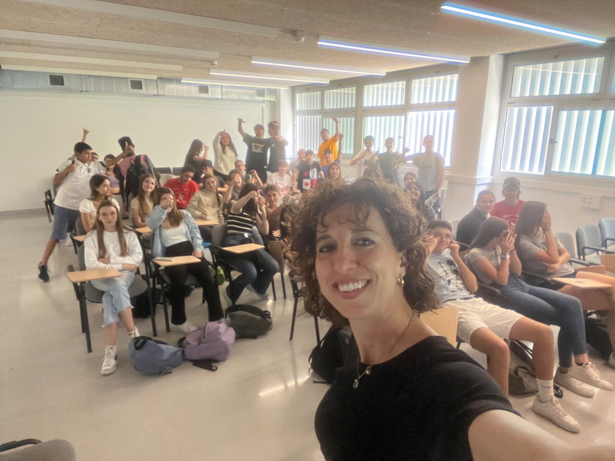 _Com360's tweet photo. Trobeu la #fakenew en aquestes fotos? Acostuma a ser la més llampant, la que crida més. https://t.co/SNkgbIiABa