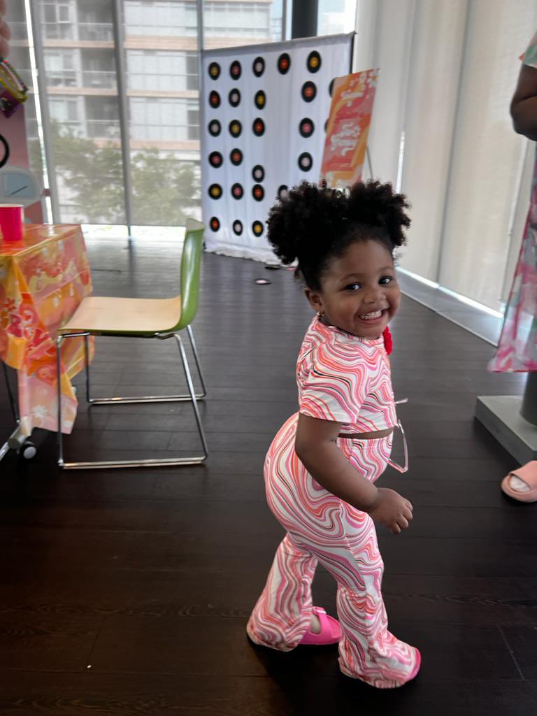 NakitaJayy's tweet image. TWOGroovy🌸