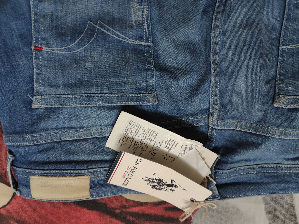 PuneetAwtani's tweet photo. The great Indian scam by @amazonIN. I ordered a pair of USPA jeans yesterday and when the delivery came today, they sent me a pair of Lee jeans with a tag of USPA on it. Some talent I must say of mixing two brands into one jeans :) https://t.co/T2wzeDqnu1