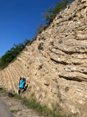 CrpgNancy's tweet photo. Autre lieu, autre ambiance : Gros plan sur le stage de terrain dans les Baronnies provençales 🥾🗻⛏, où les élèves de première année à l' @ensg_geologie  s'initient à la #cartographie, entre deux orages ! Ici, on lèche plutôt des sédiments 🤪(photos S. Daout) https://t.co/CHCS3kmKGB