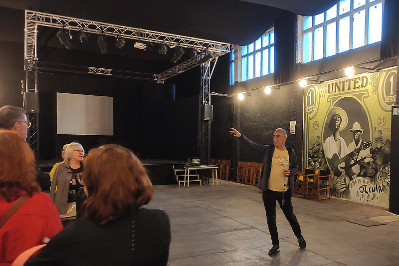 CcivicsBCN's tweet photo. 🤩 Qui es podia imaginar que al voltant del @CCLaSagrera hi hauria tants espais musicals?
⚡ Amb en @nandocruz32, descobrirem els 🎶 #AltresEscenarisPossibles al voltant del #CCElColl, #CCBarceloneta, @CCZonaNord, @CanVerdaguer i @casagroga 👉 https://t.co/lOdGaNCa18 https://t.co/ExZZZUDSTY
