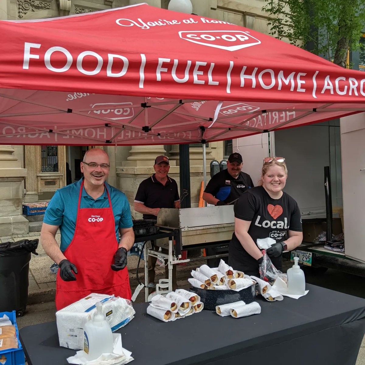 Cooper_crs's tweet photo. This event was so much fun last year that we had to come back! We'll be cooking up a party for @BdnChamber members and our community this Friday! Hope to see you there. @HeritageCoopLtd #local #downtownparty https://t.co/o5WBhEz22v