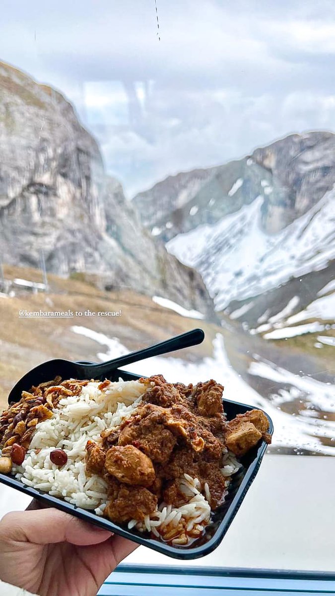 Food tastes even better when paired with a view like this. Do you agree? 🏔️😍  

📸 @KembaraMeals   

#FoodAndViews #FoodAndMountainViews #NatureLovers  #foodbeast #foodstagrammer #foodlover😍 #buzzfeedfood #instagoodfood