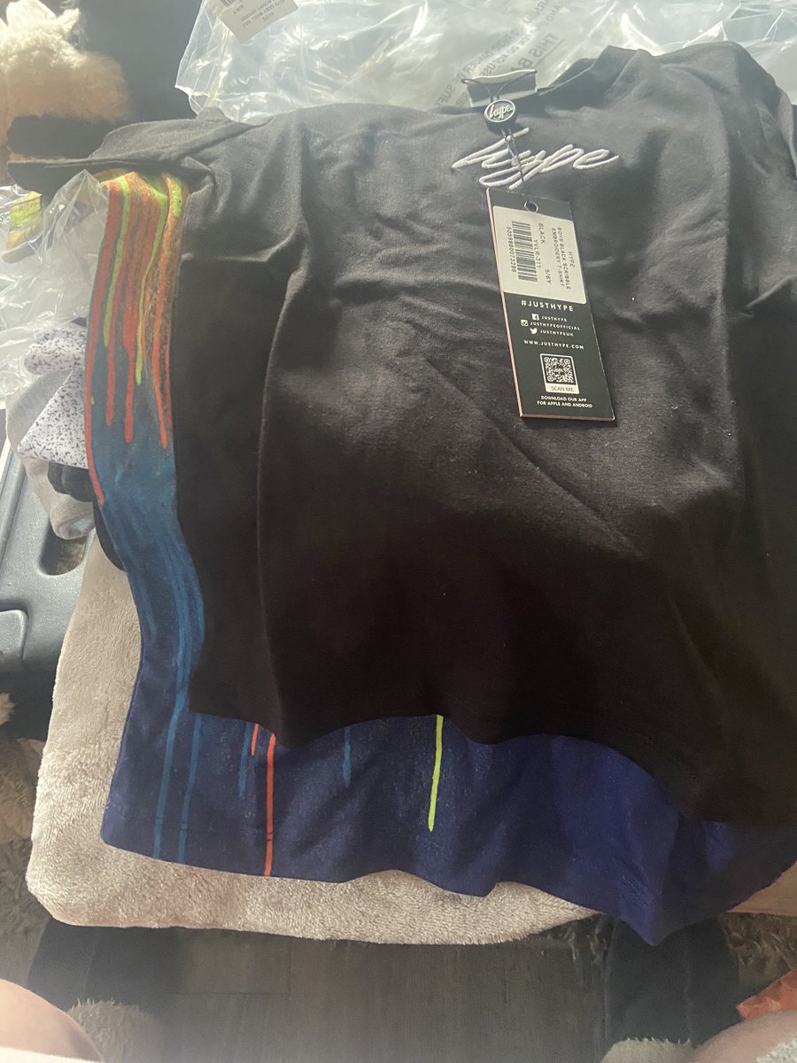mumatoo's tweet photo. @Justhypehelp my order JH1797383 arrived and I love everything but one t shirt in the bargain bag 5-6 years looks like a 2yr old top ! Wot can I do about this please. Do I return? To exchange ? https://t.co/qdcSkfjtQ4