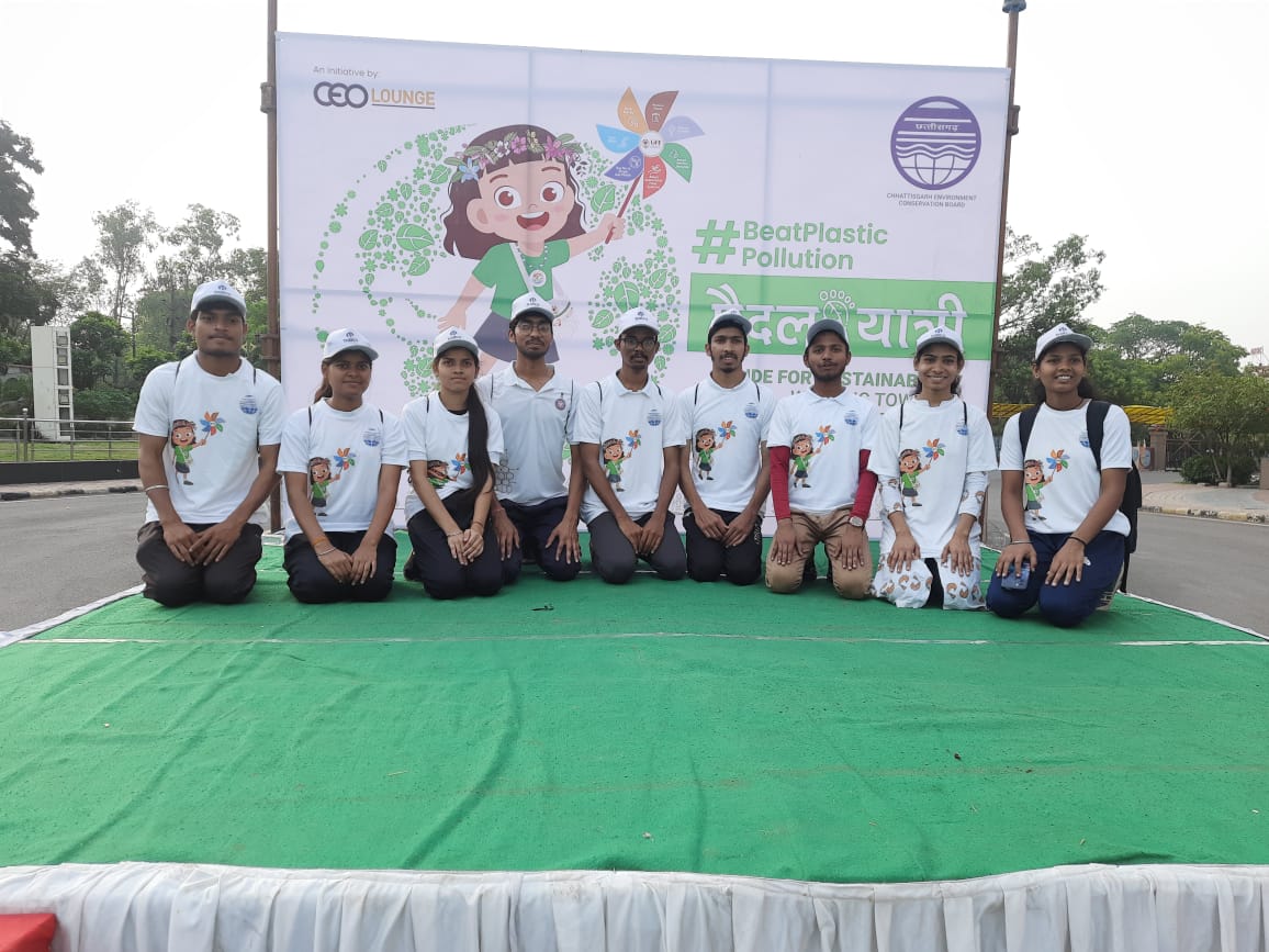 GECR_NSS's tweet photo. NSS, GECR volunteers participated in 3 km #Walkathon from Pt. R. D. Tiwari Govt. School Raipur to Dindayal Upadhyay Auditorium on account of #WorldEnvironmentDay2023 
Through this Walkathon, volunteers gave the message to save environment and opt for #SustainableDevelopment. https://t.co/YbvUcAamGg