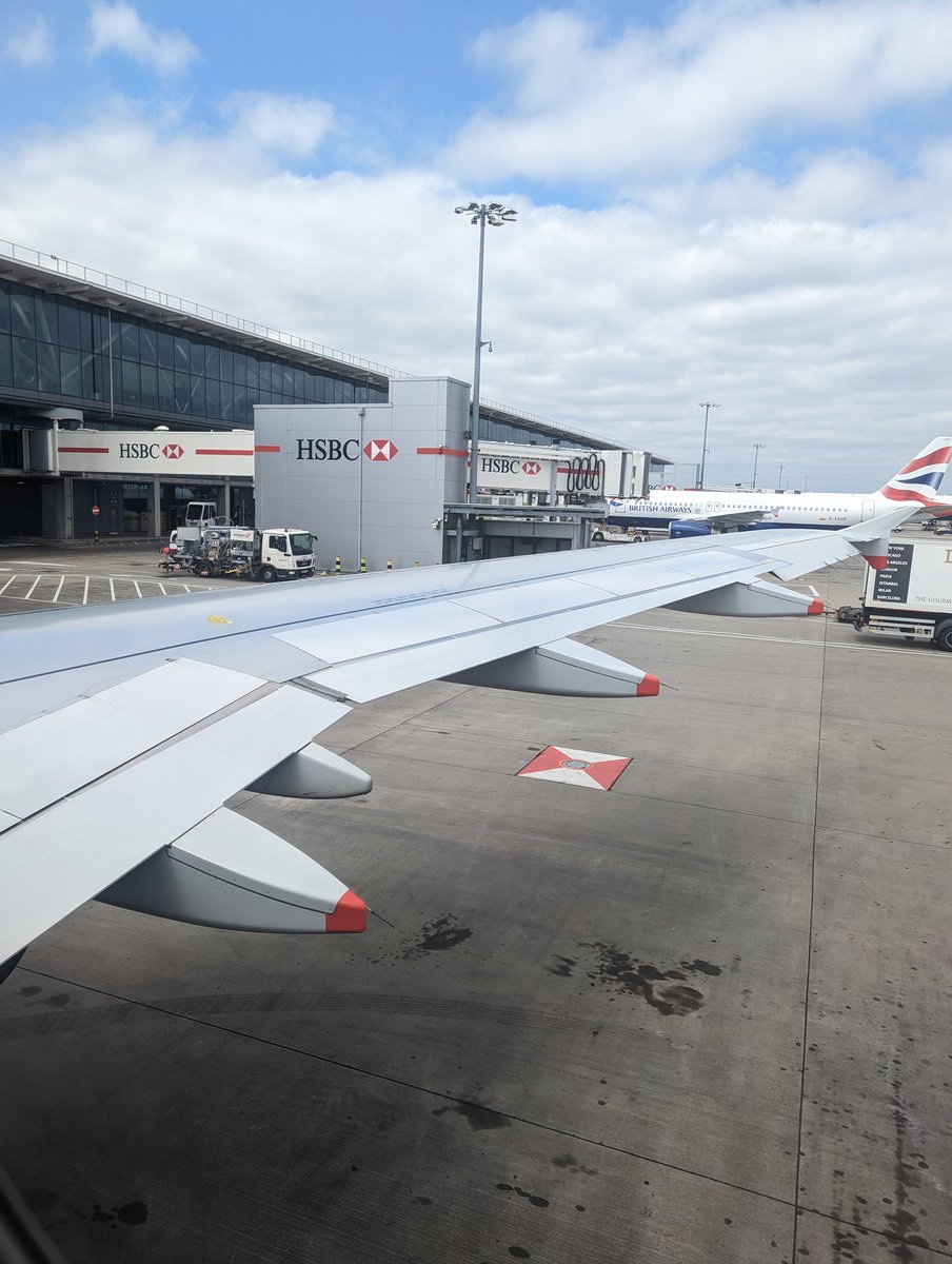 I'm on the #AIX2023 express from London to Hamburg. #Paxex