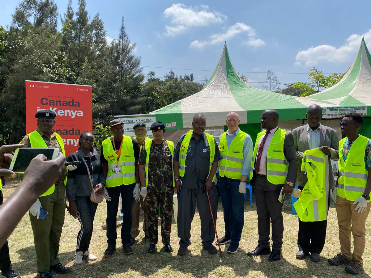 On #WorldEnvironmentDay, we are proud to partner with @crawntrustkenya and @kecccbo to protect the #Environment.
#CleanUp #NairobiRiver #KamukunjiPark 
🌳🌊🌏☀️🌻🏝️