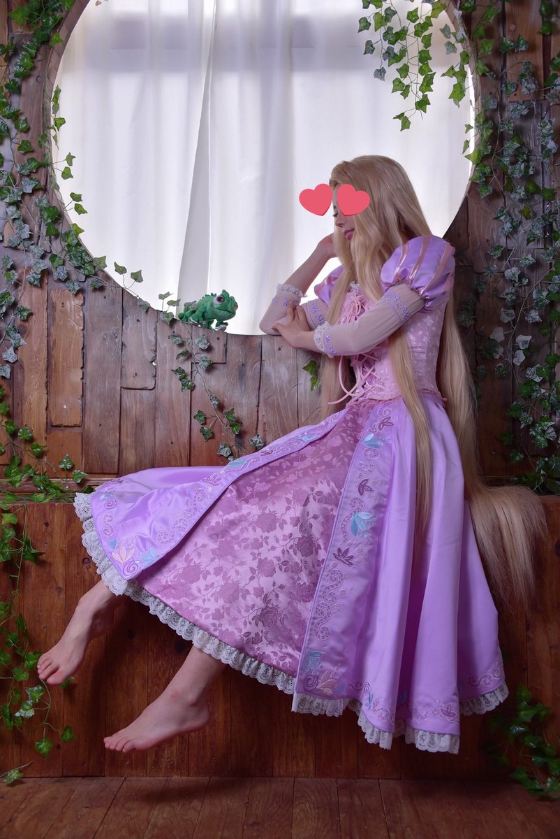 mamimumea's tweet photo. このドレスのちょっとした裏話なんですけど
24の時、早々に結婚をしないと決め
でもドレスが欲しい。なら大好きなプリンセスのを！とFilerさんに依頼したのです。
柄も刺繍を入れてもらって当時の私からしたらとんでもない高級品
でもそれ以上のクオリティでびっくりするくらいプリンセスになれる https://t.co/yIx2xnj24D