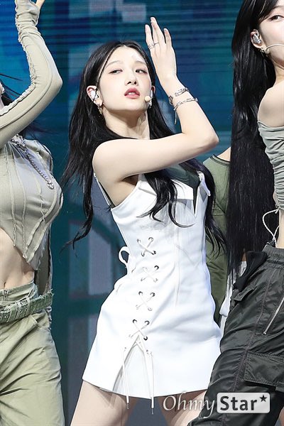 LEESEOYE0NS's tweet photo. #seoyeon #fromis_9 https://t.co/kefVJIJZKO