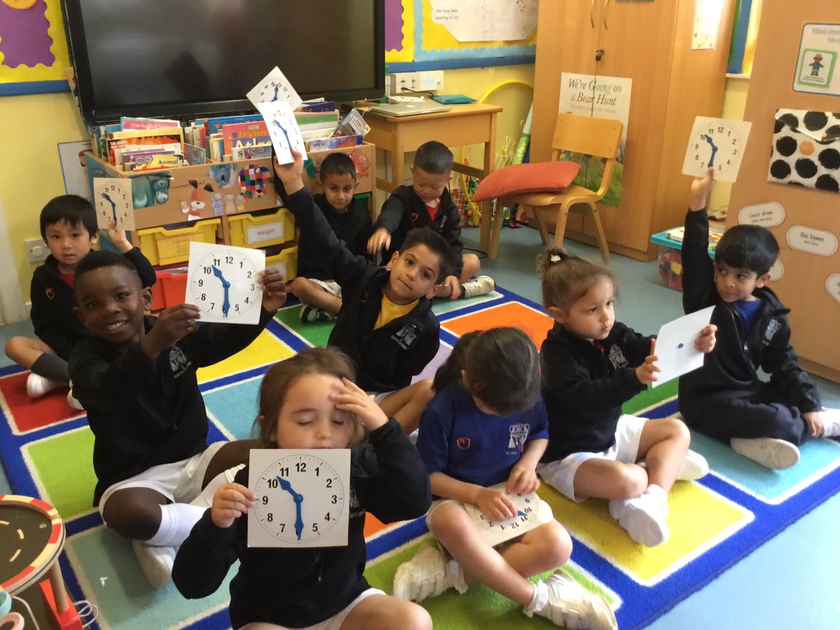 SJC_Infants's tweet photo. #SJCR5 are picking our time topic back up in #SJCMathematics this week. ⏰ Learning about half past ⏰ We revised o’clock with a quick game of ‘show me the time’ and arranged the hands on the giant clock in the tray. 🕰 #SJCInfants #SJCReception https://t.co/5G7yMXw1VZ