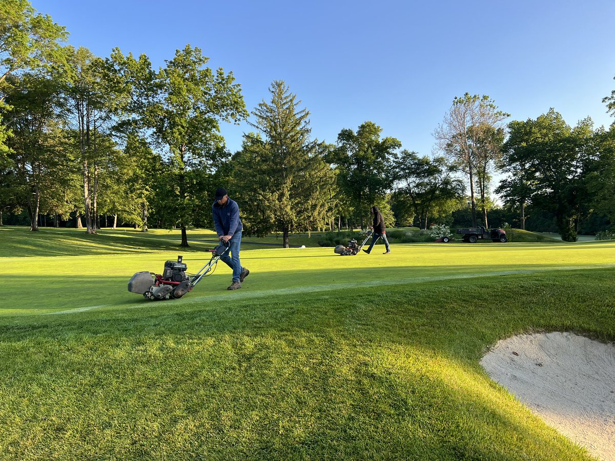 jim_pav's tweet photo. Last open Monday for the next four weeks. Roll, double-groom @-.075”, mow dry with Turf Trainers, topdress. Bingo bango. #fairview #surfacemanagement #golflife #turflife #golf https://t.co/vrLD8PSrsW