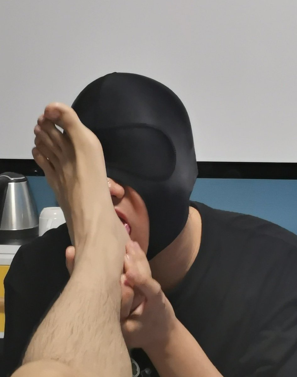 【180男大小m的👅】预告
脱鞋、狂吸、脱袜、舔舐……
还有什么🤔