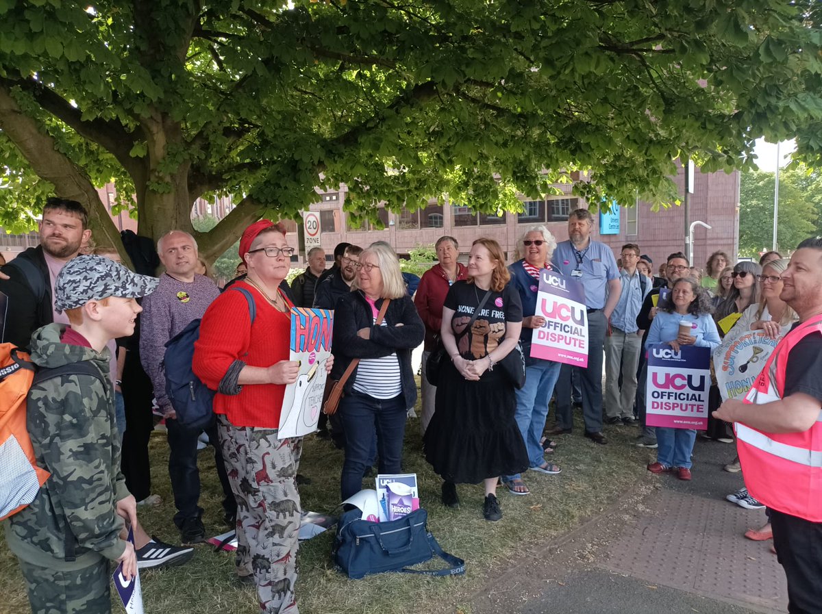 uculeeds's tweet photo. Amazing to see so much ✊✊ Solidarity ✊✊ for our strike action in Leeds and Harrogate today. Solidarity to colleagues throughout education, from all unions, made to take up similar, drastic action. 

#fairpayinfe #UCUrising https://t.co/S0T4cqMb8R