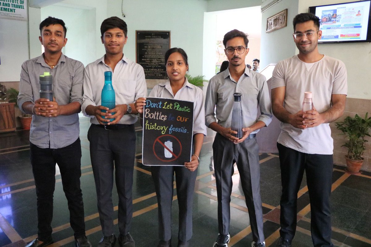 IndiatourismMoT's tweet photo. The Yuva Tourism Club of IITTM NOIDA conducted the "My Bottle For My Travel" campaign in observance of World Environment Day 2023.
#BeatPlasticPollution
#WorlEnvironmentDay
#SDGs
#Sustainable Tourism
#yuvatourismclub
#IncredibleIndia
#PledgeLiFE https://t.co/wY4ga8vz1l