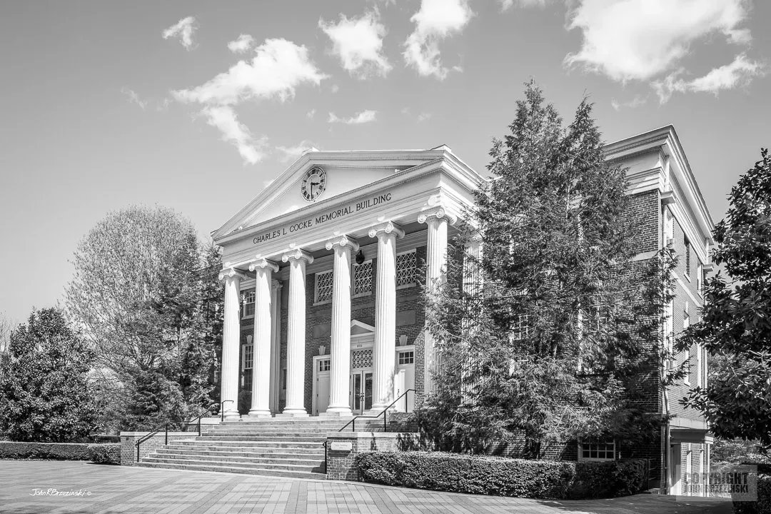universityicons's tweet photo. Today's featured university icon is the Cocke Memorial Building at Hollins University in Roanoke, VA
https://t.co/ZBoaskUFum 

#HollinsUniversity #architecture #campus #campustour #college #collegedays #collegelife #collegetour #picoftheday #graduation #photography @HollinsU https://t.co/0Oz9yU5AYJ