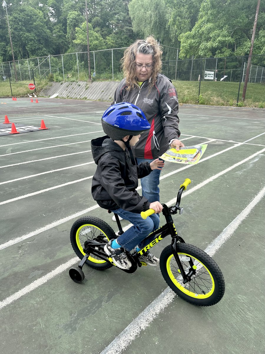 nysacho's tweet photo. Thank you to Washington County Public Health for inviting us to attend their Moove Your Way Trails Day! @ravenhall_sarah met with Tina McDougall and Alyssa Arlen to discuss community health and partnerships. Elizabeth demonstrated bike safety for riders! #publichealthpartners https://t.co/AjNZ6hEGPK