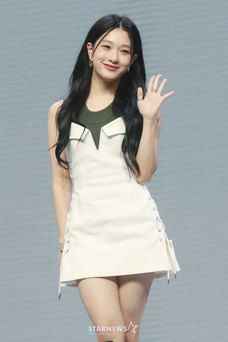 LEESEOYE0NS's tweet photo. #seoyeon #fromis_9 https://t.co/6stf5sXflQ