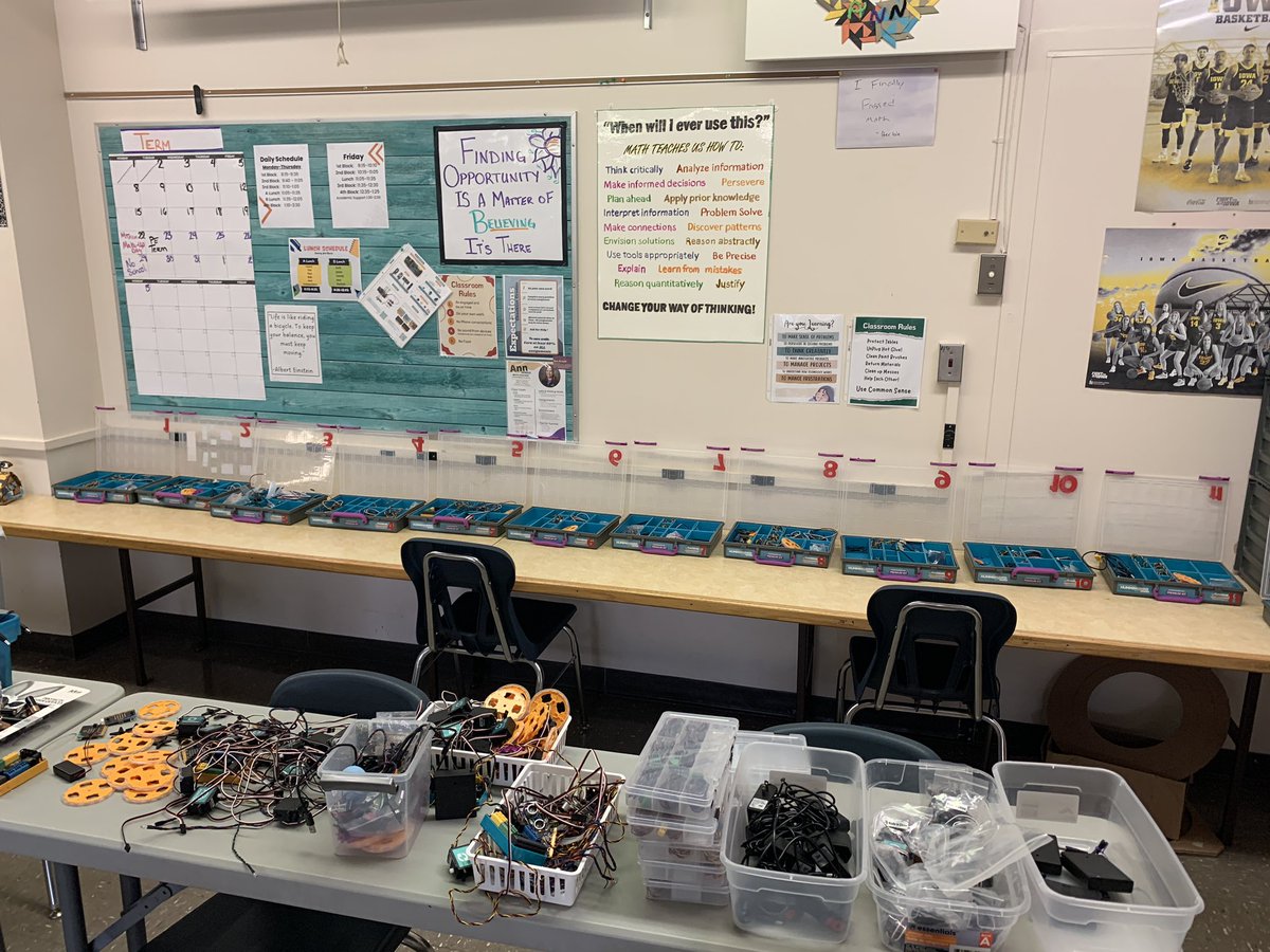 ALCMathGeek's tweet photo. What cleaning my classroom looks like this year…🙋‍♀️👩‍🔬👀 https://t.co/93oaY5zukZ