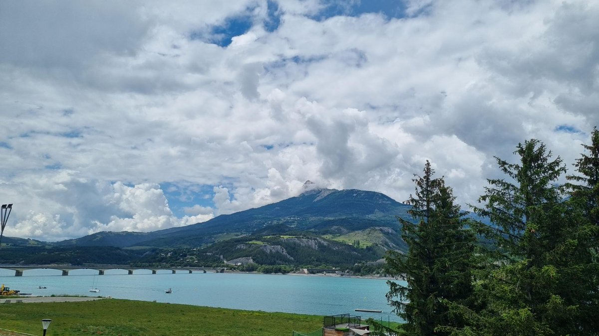 CRT_RegionSud's tweet photo. [#RDVDUCRT] En direct de Savines-le-lac pour parler stratégies tarifaires et pricing avec une cinquantaine de professionnels du tourisme et en partenariat avec @SPtourisme et l'Agence de Développement des Hautes-Alpes. https://t.co/FYflLtKAGj